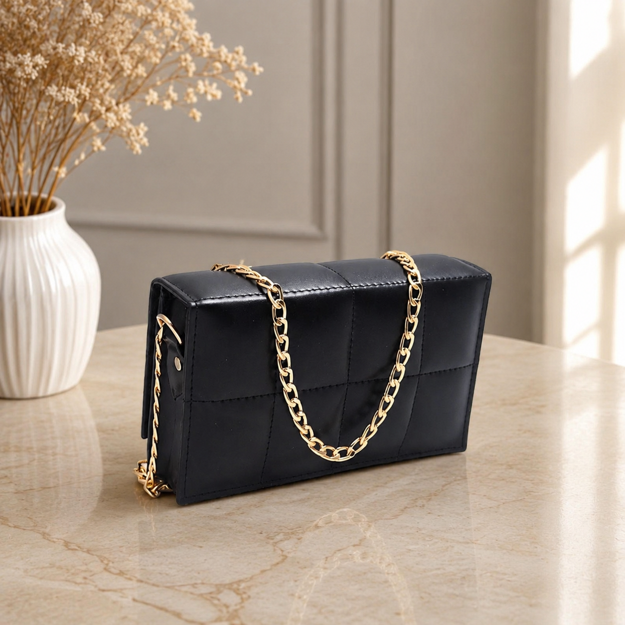 Women’s handbag Elegant Black Chain Shoulder Handbag for Women.